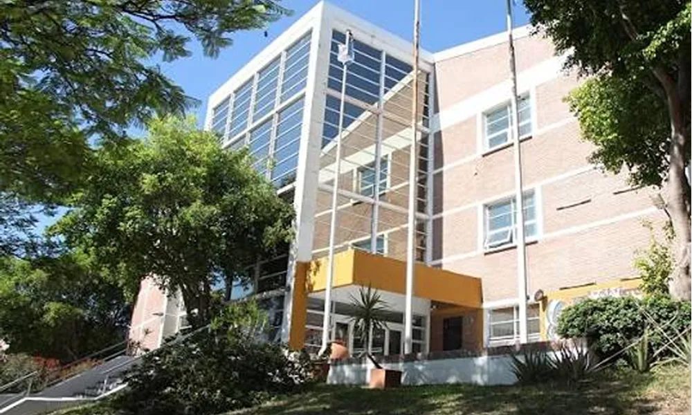 fachada de la universidad de la rioja